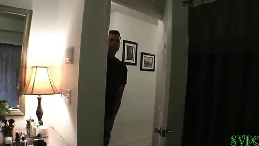 Steve betrapt zijn stiefmoeder en schoonmoeder