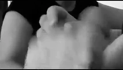 Azgin adam kendini karisina bosaltiyor