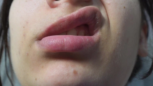 Hintli büyük götlü karım vibratörle mastürbasyon yapıyor, amcığı ıslanıyor ve 4k'da orgazm oluyor