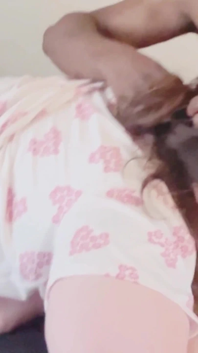 Siyah pizzacı adam sevgililer gününü kurtarıyor ve üzgün ev hanımıyla sikişiyor