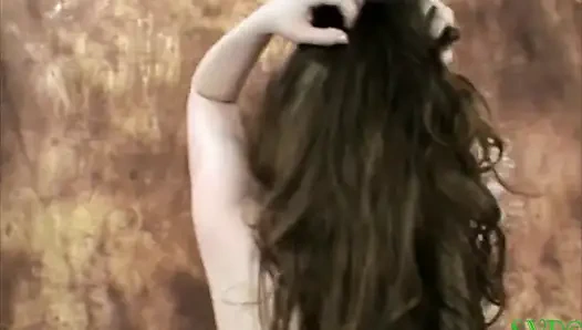 Güzel hamile bayan ve peyzajcı