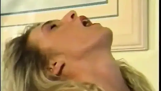 Çok seksi büyük memeli lezbiyenler amcık yalama orgazmı