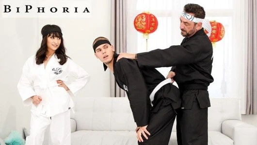 Adam sevgilisini etkilemek için kobra bi sanatını öğreniyor - bifori