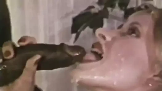 Süper 70s sarışın darbeler bir dev siyah kalın horoz