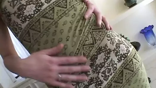 Yaramaz sarışın zenci yarağını emiyor