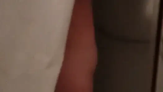 Üvey kız kardeş köyde duş alırken onları izlememi seviyor