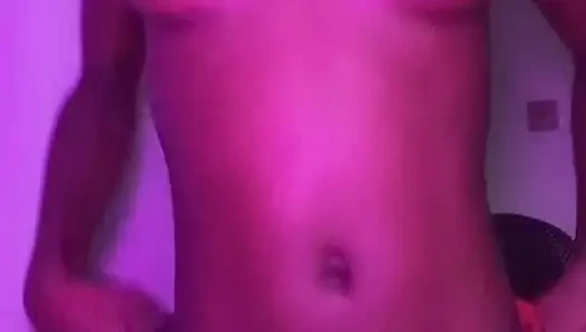Одна камера, одна танцовщица, бесконечное внимание, Browngurl234