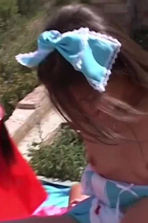 Luna: Küçük kırmızı başlıklı kız Alice ile tanıştığında - yeniden düzenlendi