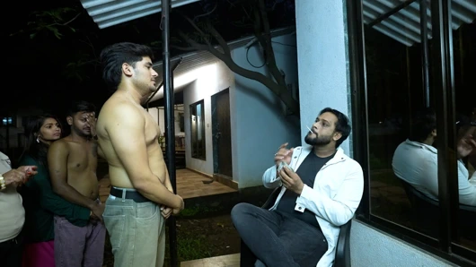 2 desi Hintli kız tam çıplak sert seks