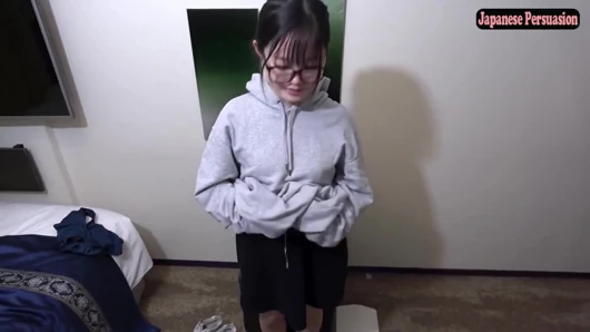 Cosplay Özel Oturumu. Günahsız görünüşler yavaş yavaş soluyor, gizli arzular bu gece tamamen ele geçiriyor.
