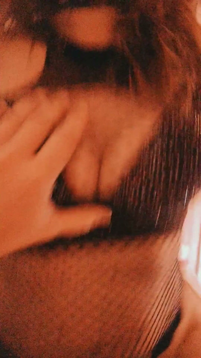 Bulgar orta yaşlı seksi kadın Petya aldatıyor, sakso çekiyor ve içine boşalıyor | Klip 1