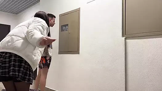 Girişte yardım için amını verdi