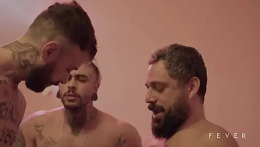 Ateşli orta yaşlı seksi kadınla grup seks ve anal sikiş | Ho ho ho mutlu Noeller!