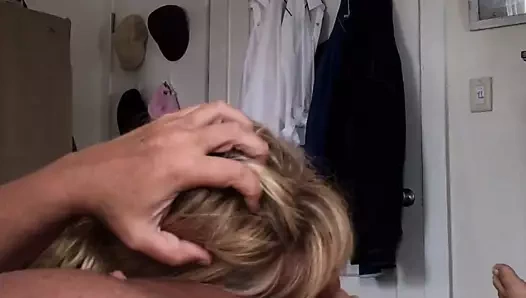 karıcık verir oral seks için yabancı içinde bizim yatak odası