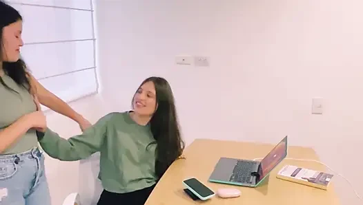 Sekreterim beni lezbiyen olmaya baştan çıkarıyor