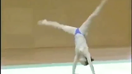 üstsüz jimnastikçi