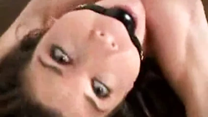 Çıplak kız sınav masasına bağlı