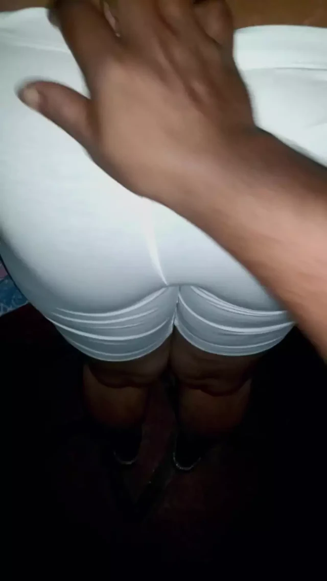 Karımı yakın bir arkadaşımla paylaşiyorum