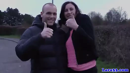 Glamcore İngiliz orta yaşlı seksi sürtük yarak üzerinde çıldırıyor