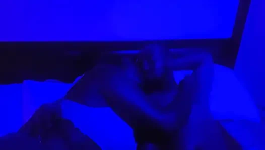 Karısını başka bir buluta götürüyor