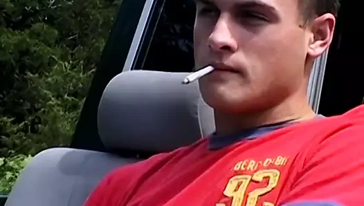 şehvetli twink pislikler mastürbasyon yapmak birlikte ve duman açık havada