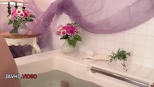 Amante de las tetas Miho Ichiki provoca con grandes tetas da paja pervertida
