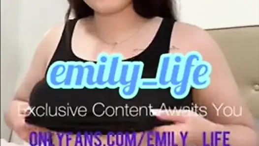 Seksi hatun mükemmel götünü emily_life gösteriyor