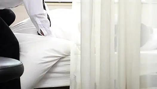 Etrafta kimse olmadığı için, o kızla