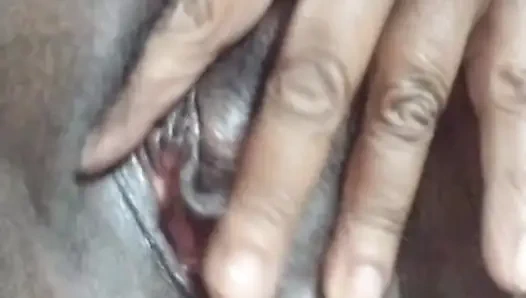 Amcıktaki parmak sikişmek istiyor