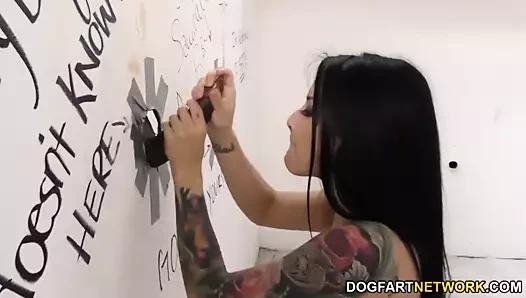 Katrina jade büyük zenci emiyor - duvar deliği