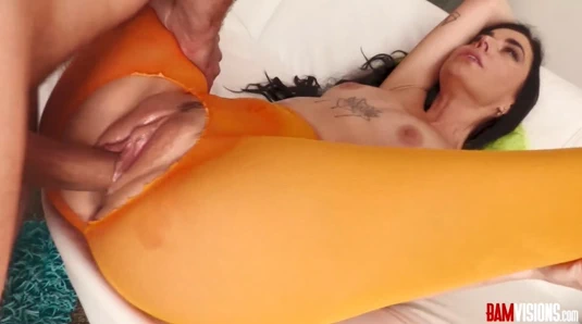 Edepsiz evli kadın Venus Valencia amından sikilmek istiyor