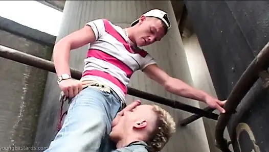 Yetenekli enayi için büyük yüze boşalma