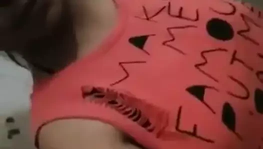 Srilankan kreş öğretmeni göğüsler gösteri