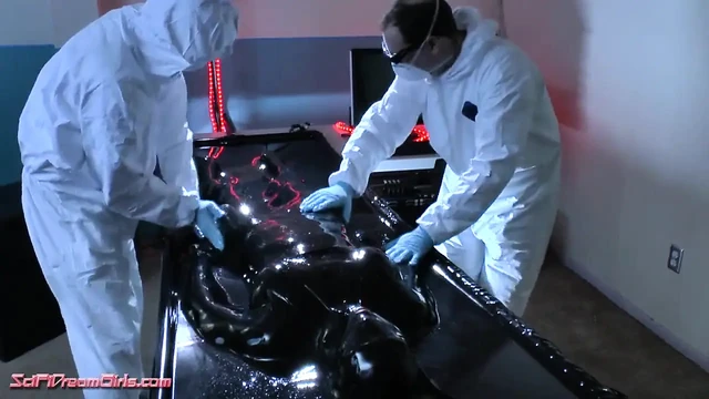 Scifi dreamgirls #7: titan -vs- ashley 3000