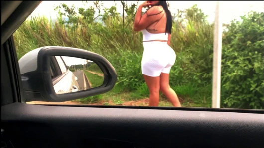 Arabamda bir kaltağı alıyorum ve o her yere fışkırtıyor.