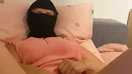 Anna kendimi yatakta amcıkla sikiyor