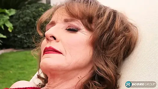 Bonus sahne: Cyndi Sinclair götünü dolduruyor