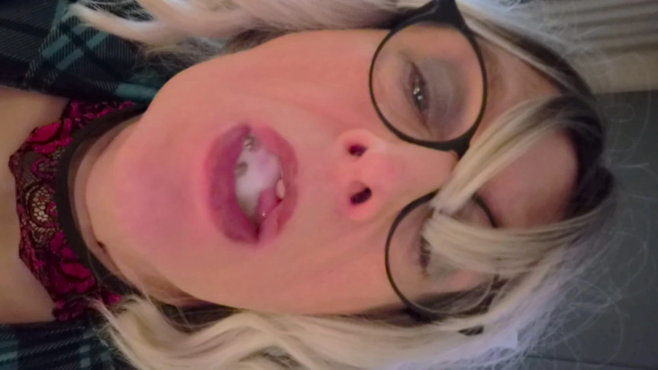 Janey döl yutuyor xx