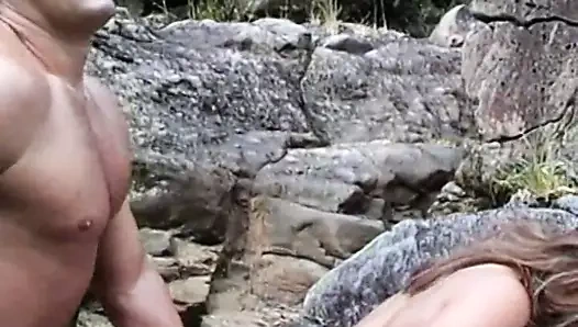 Şelalenin yanında seks