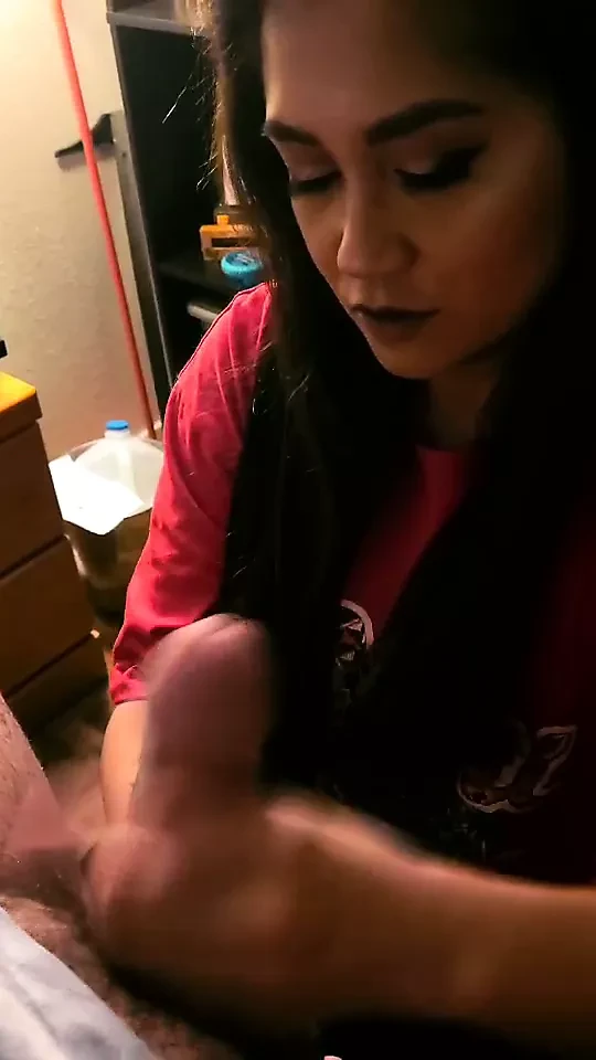 Дрочка и сперма на лице для филиппинской милфы