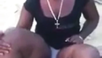 Şişman Afrika milf deve tırnağı!