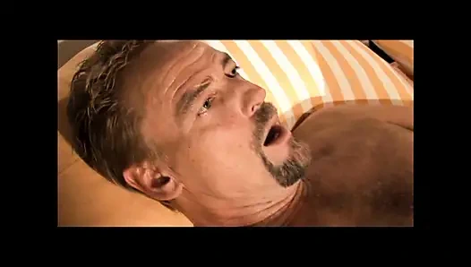 Luna Lombardi'nin ateşli amcığı için büyük sert bir yarak