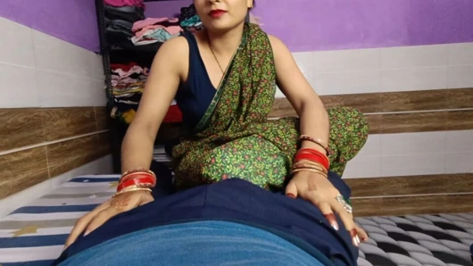 Baldız emiyor ve kayınbiraderi ile seks yapıyor.