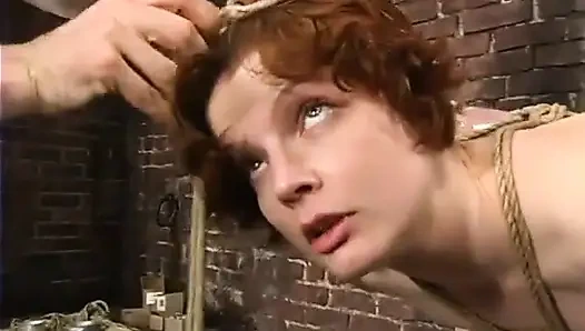 Rose elektrikle bazı deneyler yapıyor