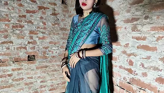 Kocama yalan söyledikten sonra geceleri ağ sari giyerek kayınbiraderimin yanına gittim. Kayınbiraderim beni gördükten sonra sikiyor