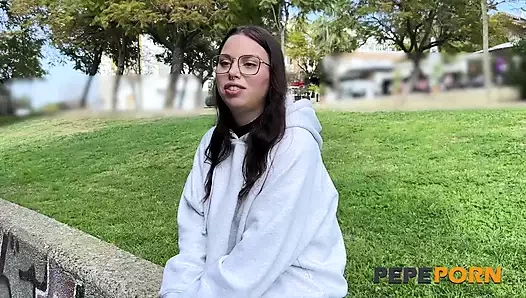 Büyük götlü Claire P anal sikiş için pornoya geri dönüyor!