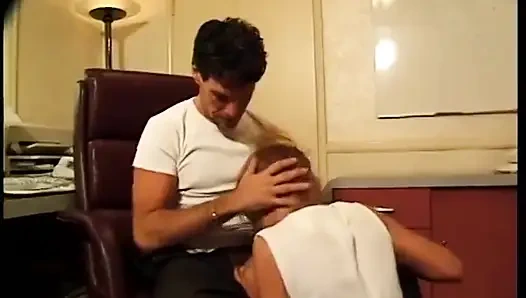 Sevimli genç sürtük amını siktiriyor