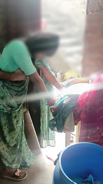 Seeing sister-in-law alone in broad daylight,Hindi Sexy Video,Indian Sexy Video,Desi Sexy Video,Sexy Video,Sex Video… | Clip 1