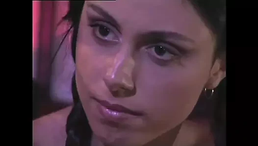 Çok iyi emiyor ve götüne sokuyor