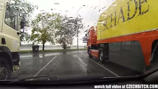 genç kıllı hamile kaltak sikikleri için nakit